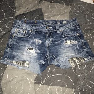 Miss Me women’s size 28x3 1/4 distressed shorts